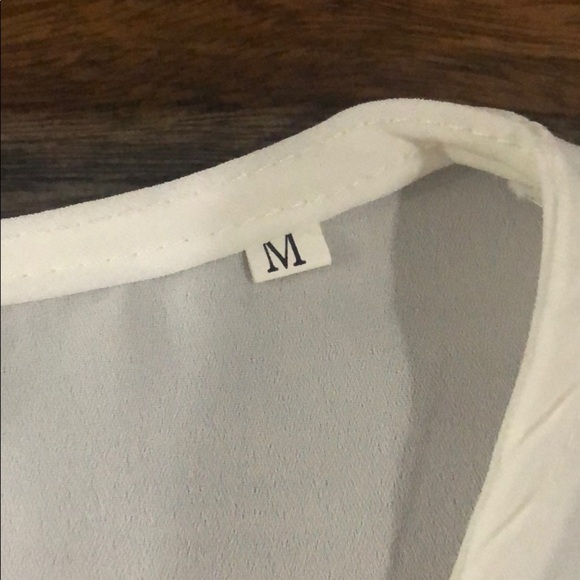 NWOT WHITE BLUE LOOSE FITTED FLOWY SUMMER Color Block TOP - Picture 6 of 7